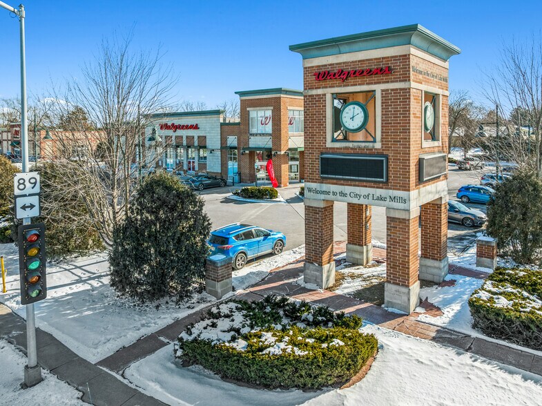 More Photos Of 812 N Main St, Lake Mills Drugstore For Sale