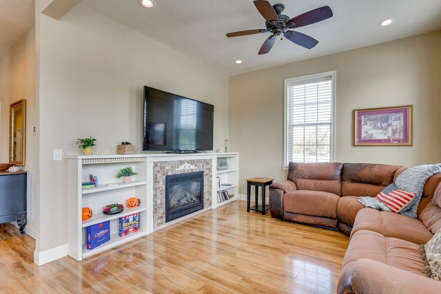 More Photos Of 87 Tennessee St, Murphy Storefront Retail Residential For Sale