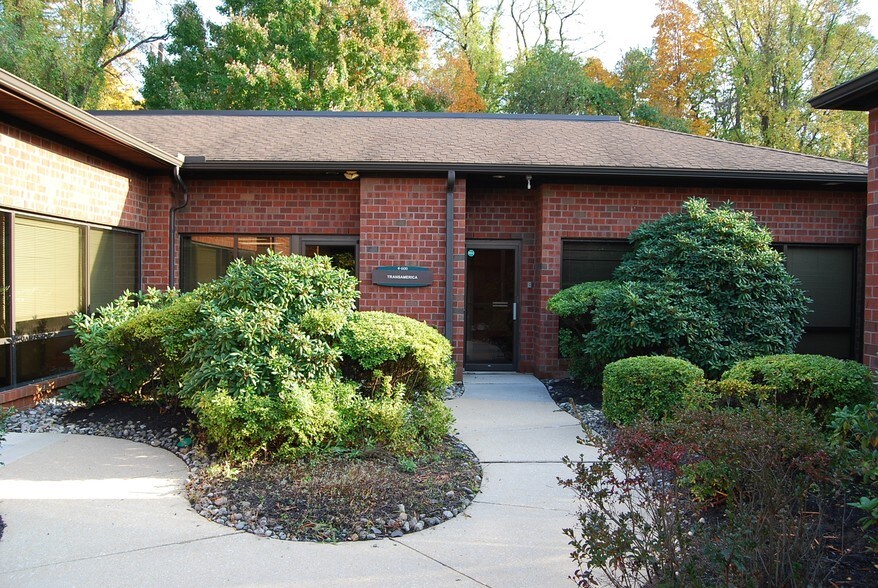 More Photos Of 900 W Valley Rd, Wayne Medical For Lease