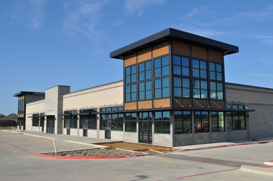 More Photos Of 590 W Frontier Pky, Celina Storefront Retail Office For Lease