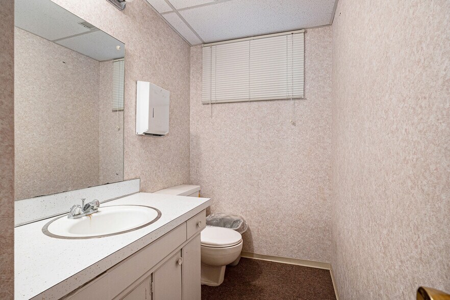 More Photos Of 3929-3933 W Court St, Flint Office For Sale