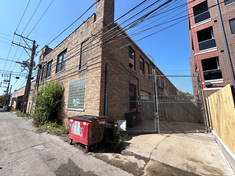 More Photos Of 3735 W Belmont Ave, Chicago Showroom For Lease