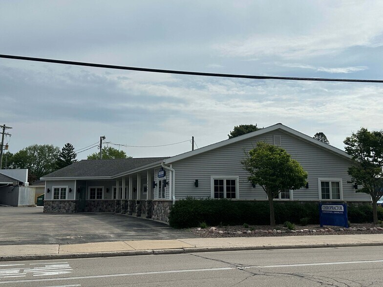 More Photos Of 3009 Forest Ave, Two Rivers Specialty For Lease