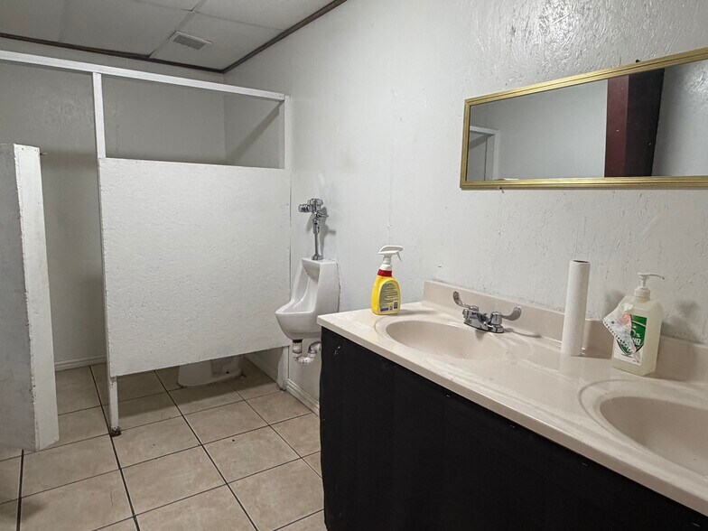 More Photos Of 17445 FM 17, Canton Flex For Sale