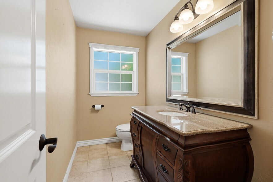 More Photos Of 2490 N Locust Grove Rd, Meridian Office For Sale