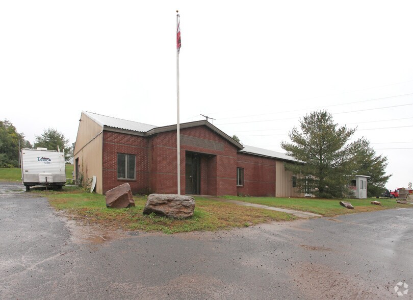 More Photos Of 11 Old Indian Trl, Middlefield Warehouse For Lease