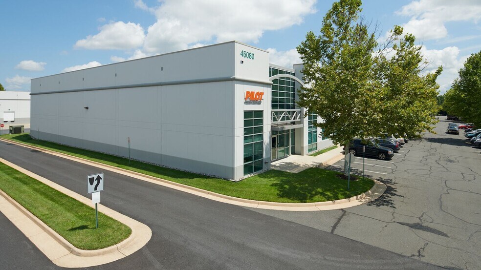 More Photos Of 45080 Old Ox Rd, Dulles Warehouse For Lease