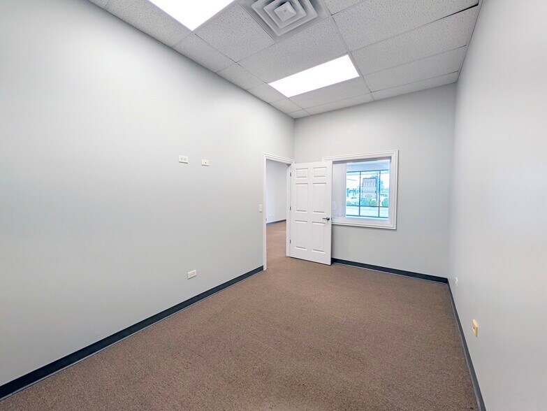 More Photos Of 25445 S Pheasant Ln, Channahon Storefront For Lease
