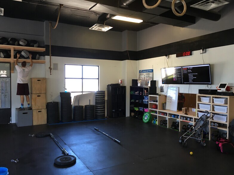 More Photos Of 25 N Hillcrest Dr, Saratoga Springs Storefront For Lease