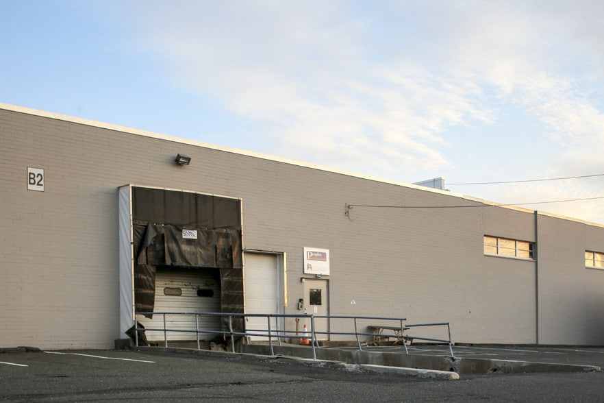 More Photos Of 415 Hamburg Tpke, Wayne Manufacturing For Lease