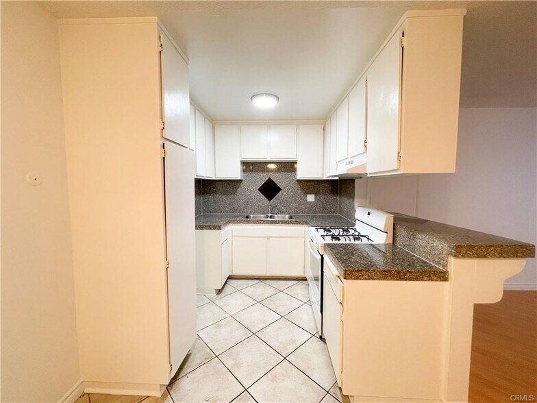 More Photos Of 13717 Chadron Ave, Hawthorne Apartments For Sale