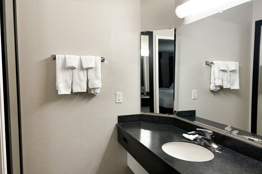 More Photos Of 6404 E Broadway Blvd, Tucson Hotel For Sale