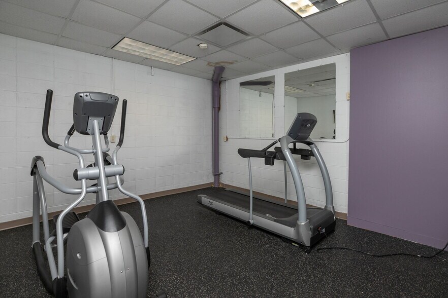 More Photos Of 435 16th Ave NW, Rochester Hotel For Sale