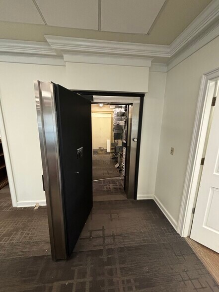 More Photos Of 2693 Powder Springs Rd SW, Marietta Bank For Sale