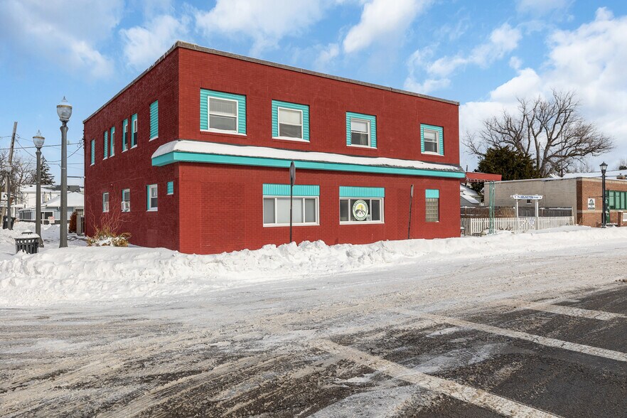 Primary Photo Of 201 3rd St, Fairport Harbor Hospitality For Sale