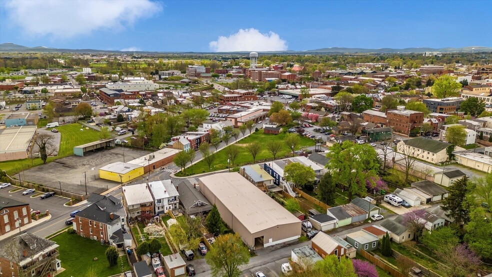 More Photos Of 329 E 2nd St, Frederick Warehouse For Lease