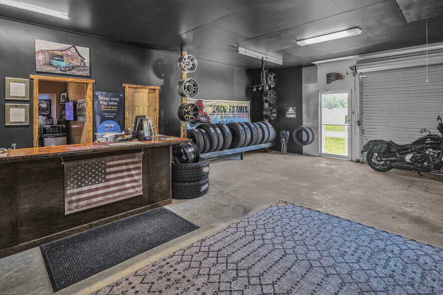 More Photos Of 101 Caney Pl, Glenwood Auto Repair For Sale