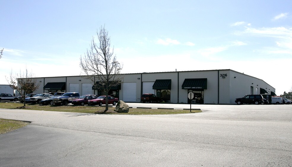 More Photos Of 3216 Wellington Ct, Raleigh Warehouse For Lease