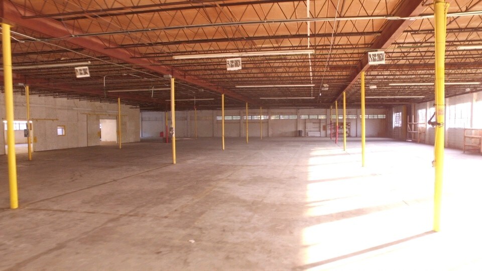 More Photos Of 315 Industrial Rd, Summerville Warehouse For Lease