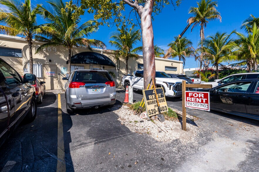 More Photos Of 3569 NW 10th Ave, Oakland Park Warehouse For Lease