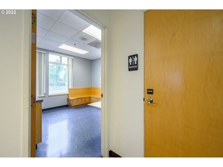 More Photos Of 375 SE Norton Ln, Mcminnville Medical For Lease