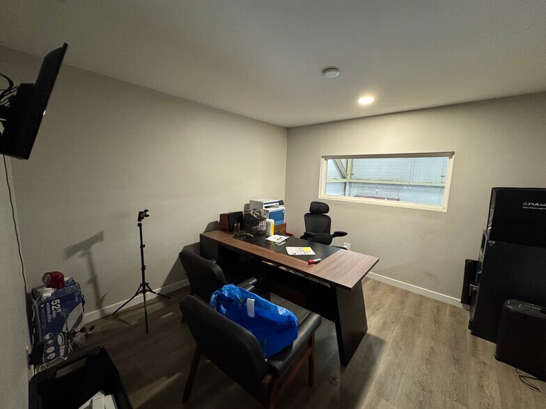 More Photos Of 3700 Pegasus Dr, Bakersfield Warehouse For Lease