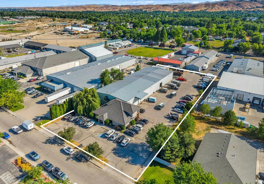 Primary Photo Of 5090 N Sawyer Ave, Garden City Warehouse For Sale