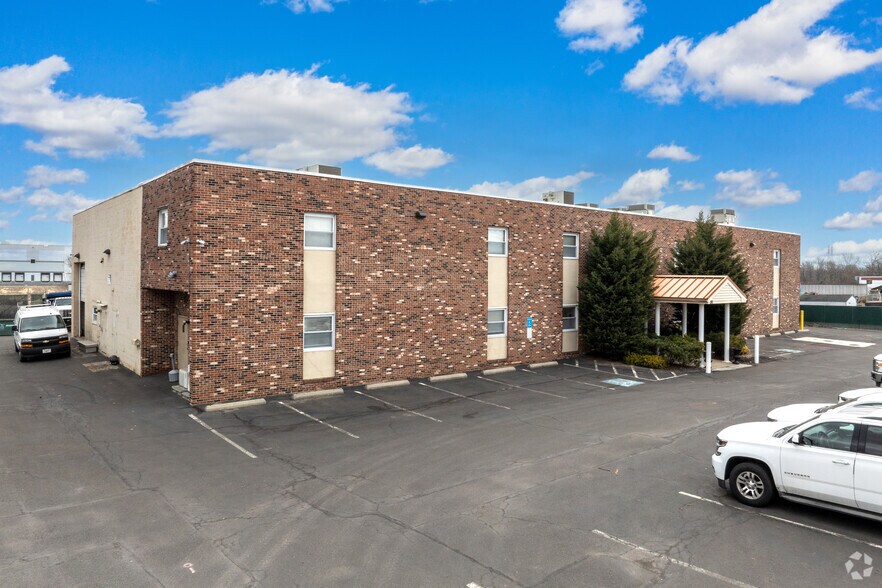 More Photos Of 1380 S Pennsylvania Ave, Morrisville Manufacturing For Lease