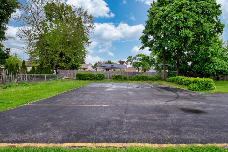 More Photos Of 1221 Altamont Ave, Schenectady Office For Sale