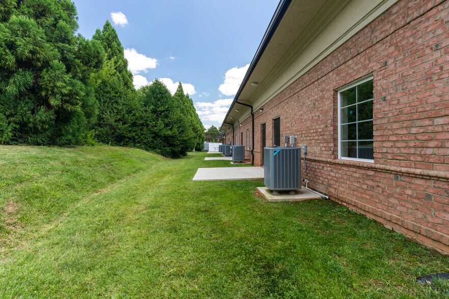 More Photos Of 1415 Crossings Center Dr, Forest Unknown For Lease