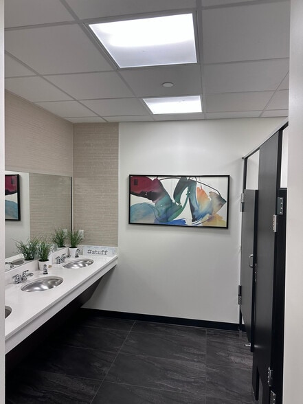 More Photos Of 6-14 S Gay St, Baltimore Office For Sale