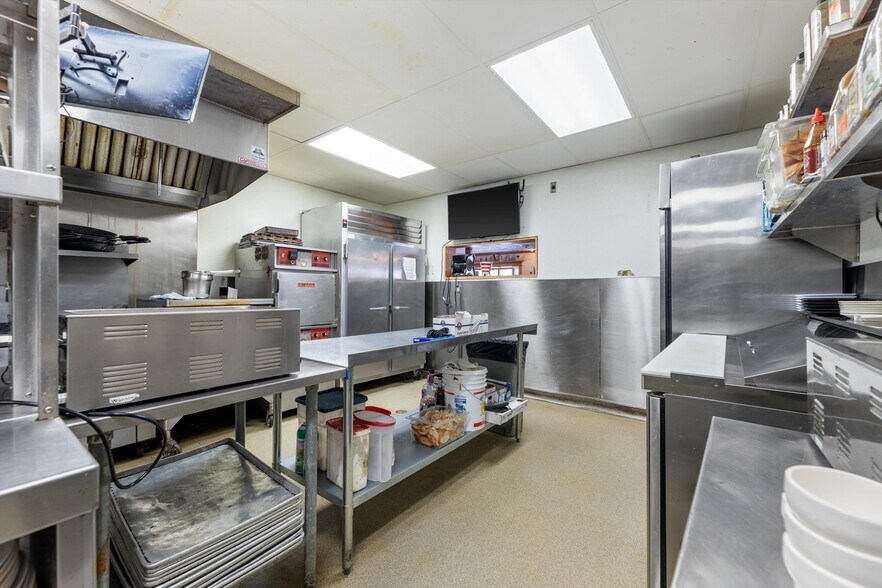 More Photos Of N67W33525 County Road K, Oconomowoc General Retail For Sale