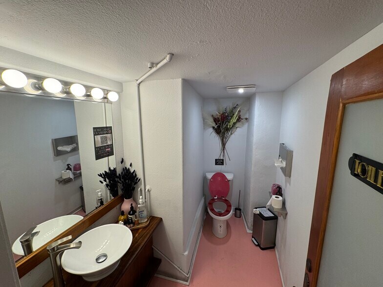 More Photos Of 2019-2023 Riverside Dr, Los Angeles Storefront Retail Office For Sale