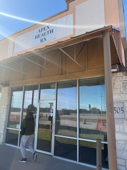 More Photos Of 505 N Interstate 35 Service Rd, Red Oak General Retail For Lease