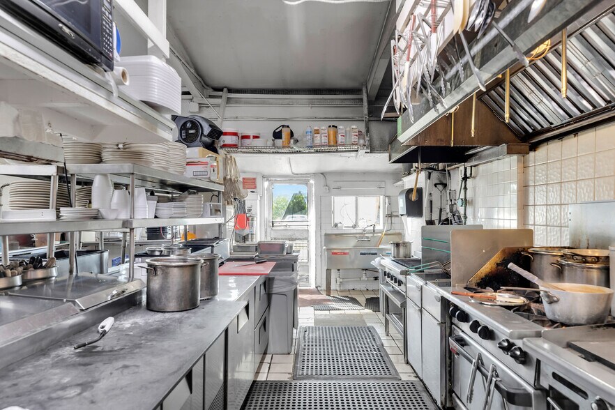 More Photos Of 700 Ocean Dr, Key Colony Beach Restaurant For Sale