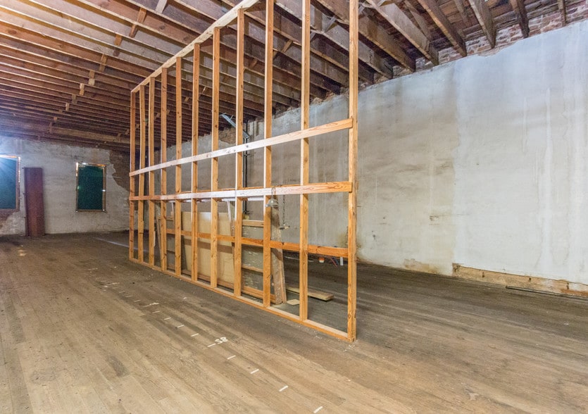 More Photos Of 102 S Main St, Wetumpka Storefront Retail Residential For Sale