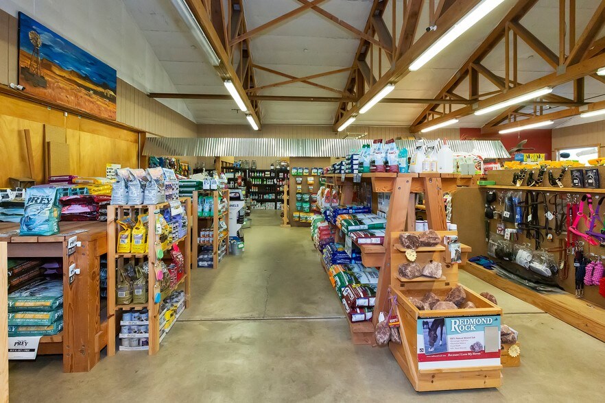 More Photos Of 461 NE Old Belfair Hwy, Belfair Storefront Retail Office For Sale