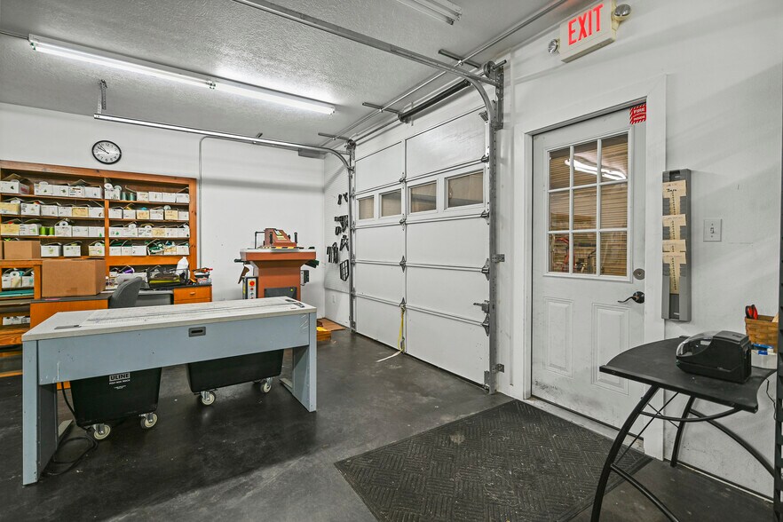 More Photos Of 20204 Schiel Rd, Cypress Warehouse For Sale