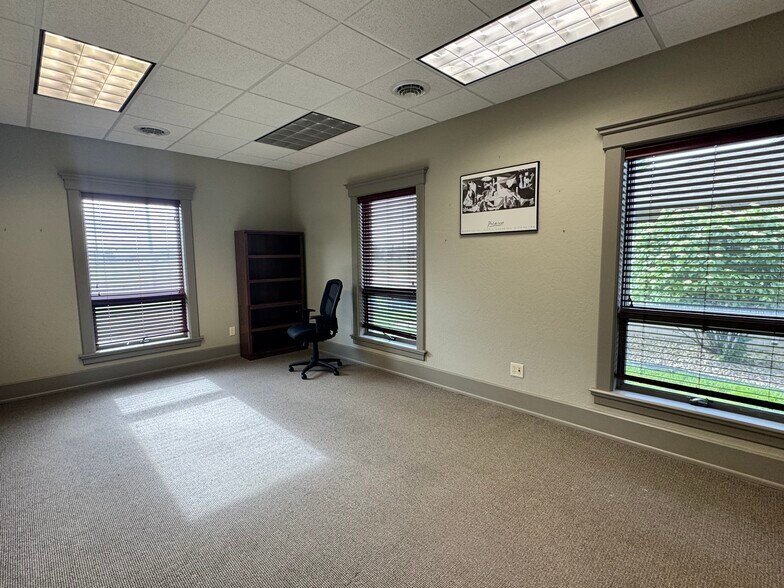 More Photos Of 1713 Tullamore Ave, Bloomington Medical For Lease