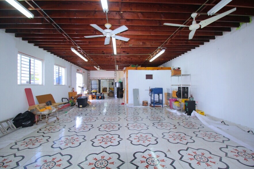More Photos Of 34 E 9th St, Hialeah Distribution For Lease