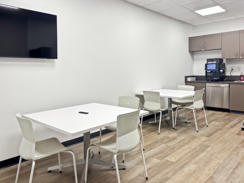 More Photos Of 3100 Cottage Hill Rd, Mobile Coworking Space