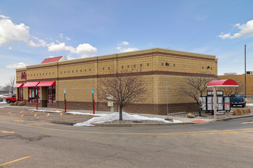 More Photos Of 8010 Old Carriage Ct, Shakopee Fast Food For Lease