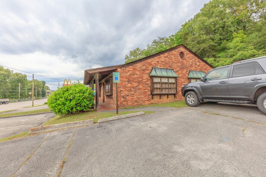 More Photos Of 4135 Hixson Pike, Chattanooga Office For Sale