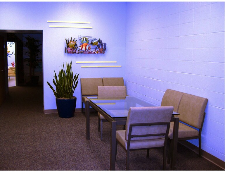 More Photos Of 801 NW Commerce Dr, Lee's Summit Sports And Entertainment For Sale