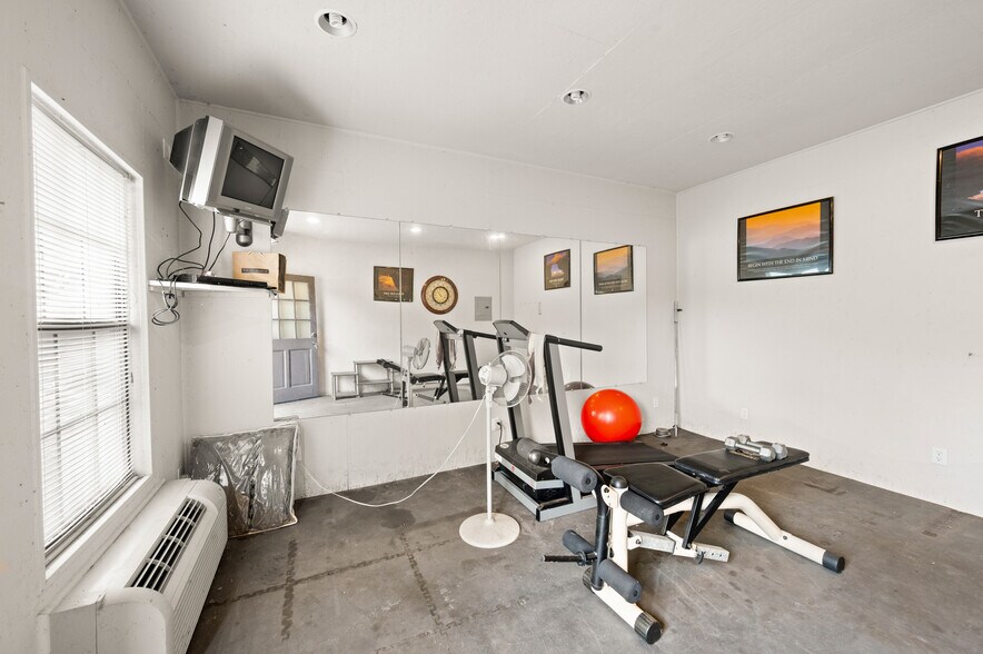 More Photos Of 7 Hills Rd, Newark Warehouse For Sale