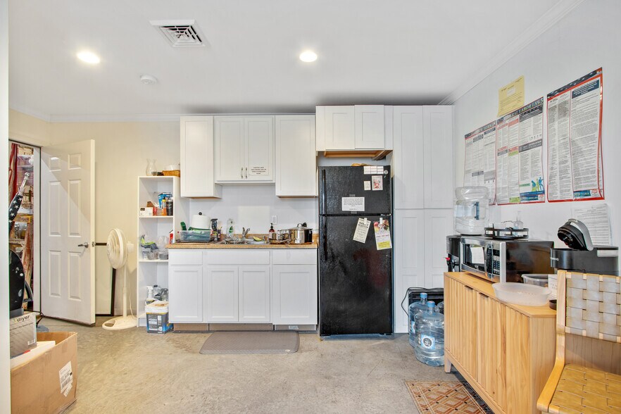 More Photos Of 13394 Broadway St, Alden Freestanding For Sale