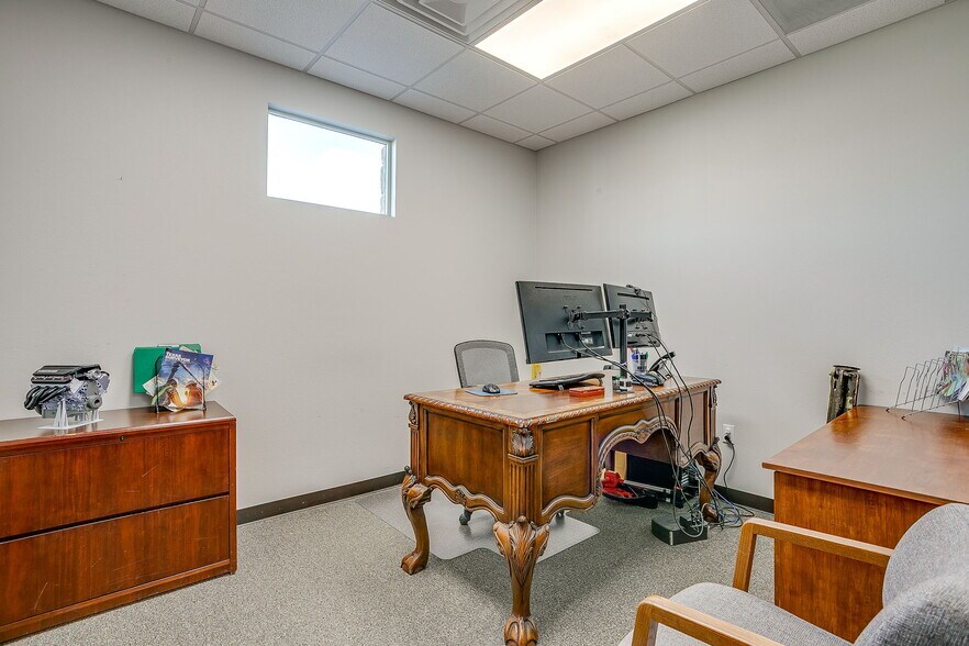 More Photos Of 949 Hilltop Dr, Weatherford Office For Lease
