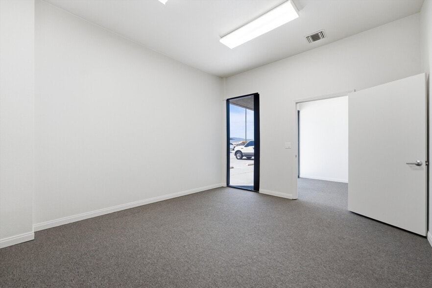 More Photos Of 42207 6th St W, Lancaster Warehouse For Lease