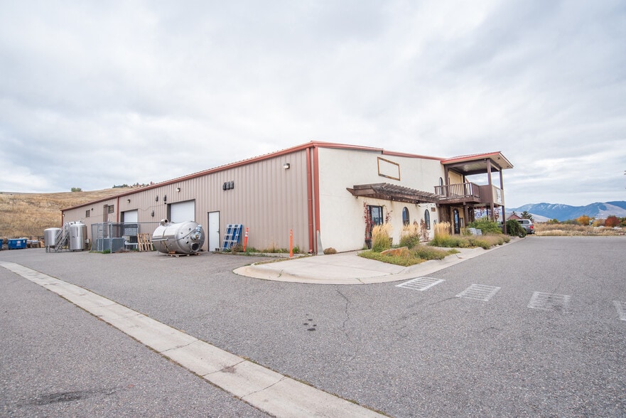 More Photos Of 5646 W Harrier Dr, Missoula Showroom For Sale