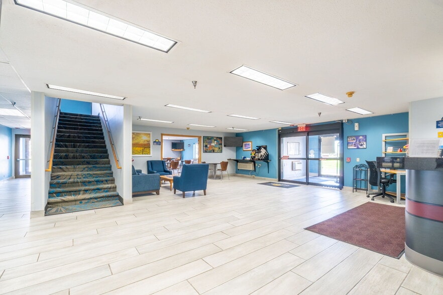More Photos Of 3000 Singing Hills Blvd, Sioux City Hotel For Sale